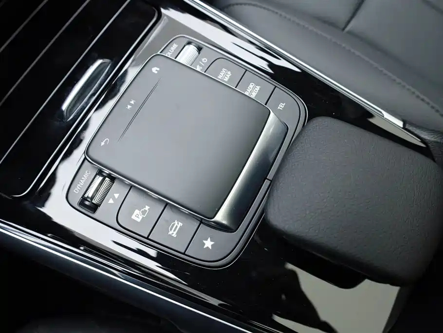 MERCEDES BENZ GLB 2023