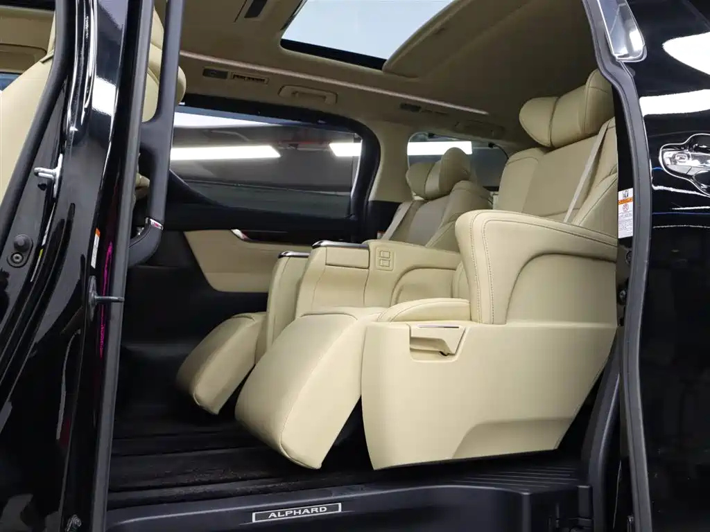 TOYOTA ALPHARD 2017