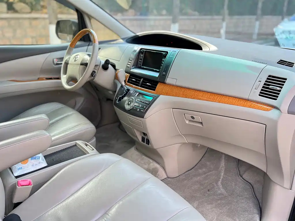 TOYOTA PREVIA 2011