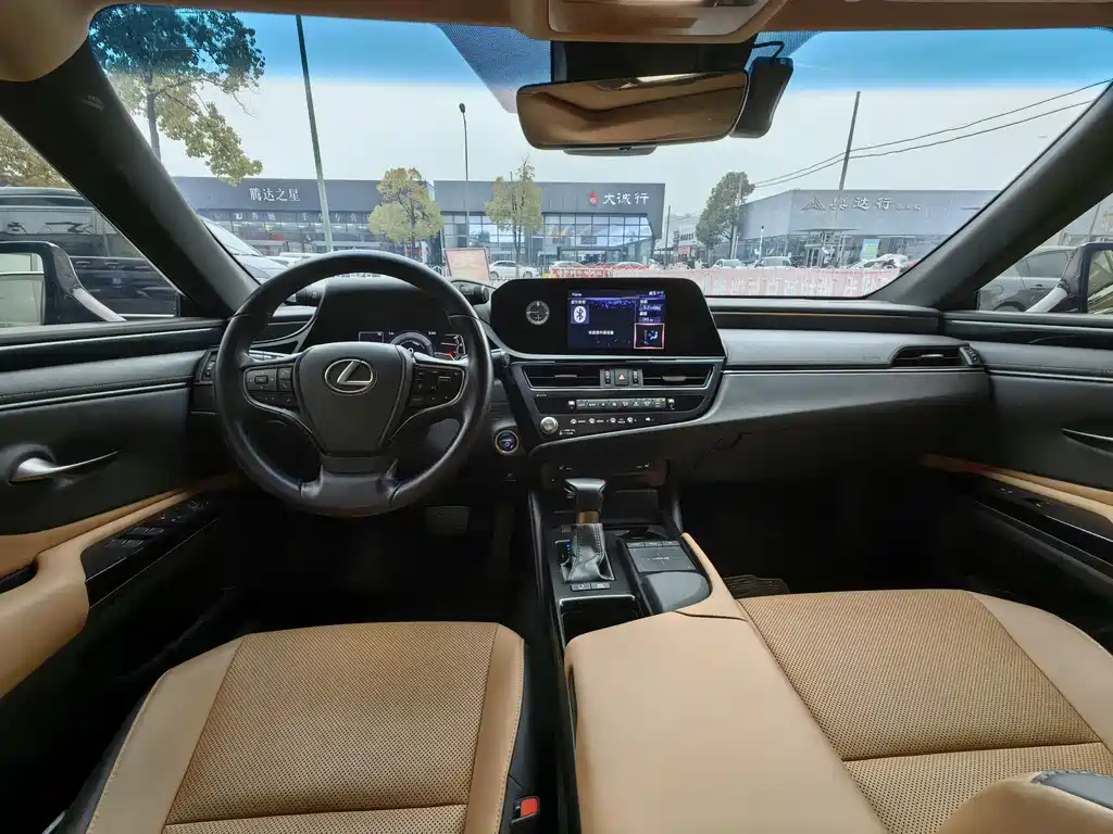 LEXUS ES 2021