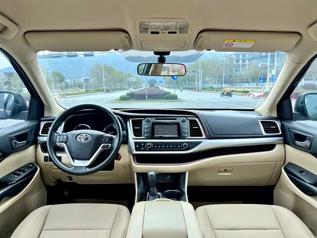 TOYOTA HIGHLANDER 2016