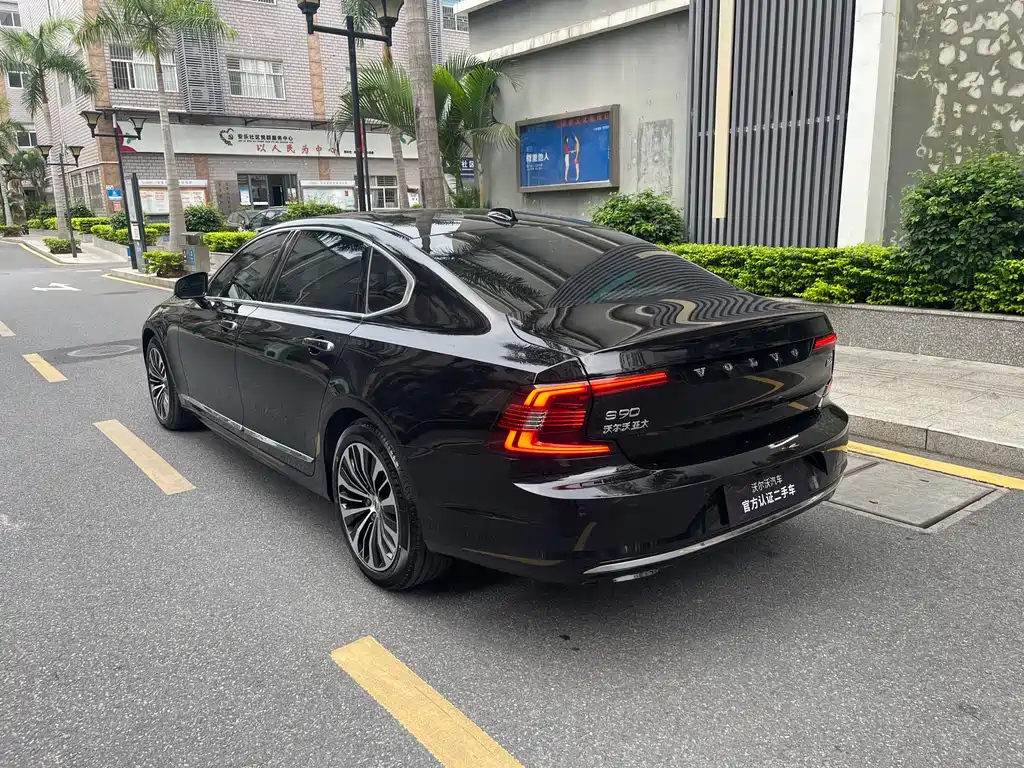 VOLVO S90 2022