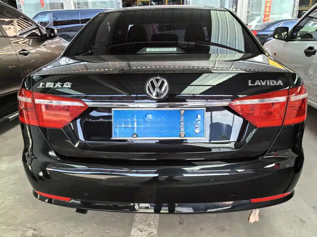 VOLKSWAGEN LAVIDA 2015