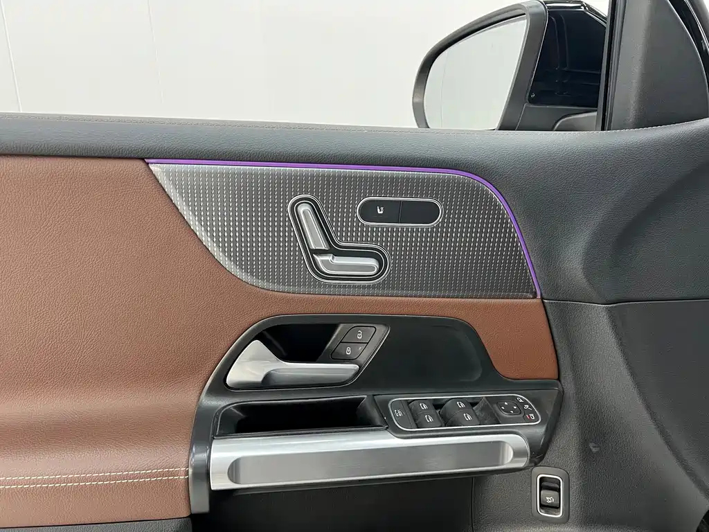 MERCEDES BENZ GLB 2023