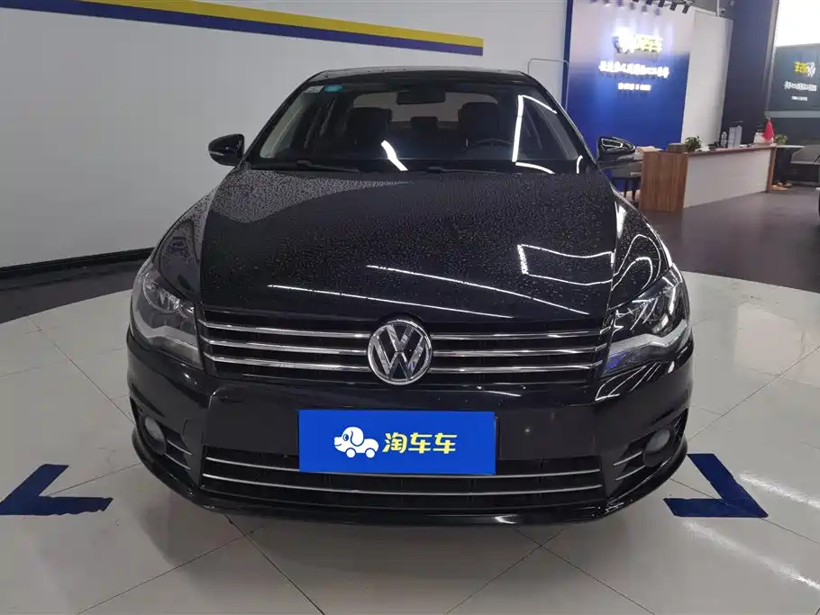 VOLKSWAGEN BORA 2015
