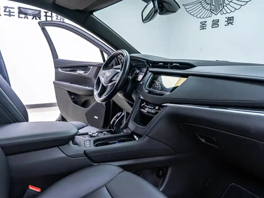 CADILLAC XT5 2021