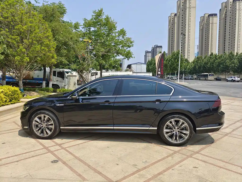 VOLKSWAGEN MAGOTAN 2023