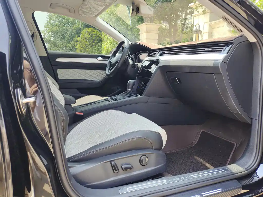 VOLKSWAGEN MAGOTAN 2023
