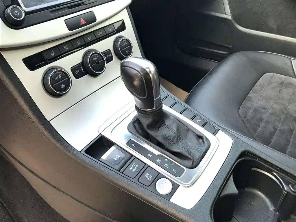 VOLKSWAGEN MAGOTAN 2016