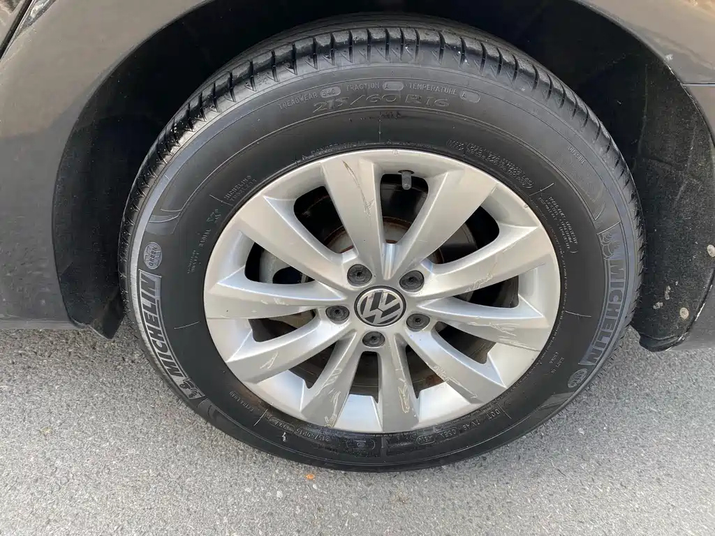 VOLKSWAGEN PASSAT 2014