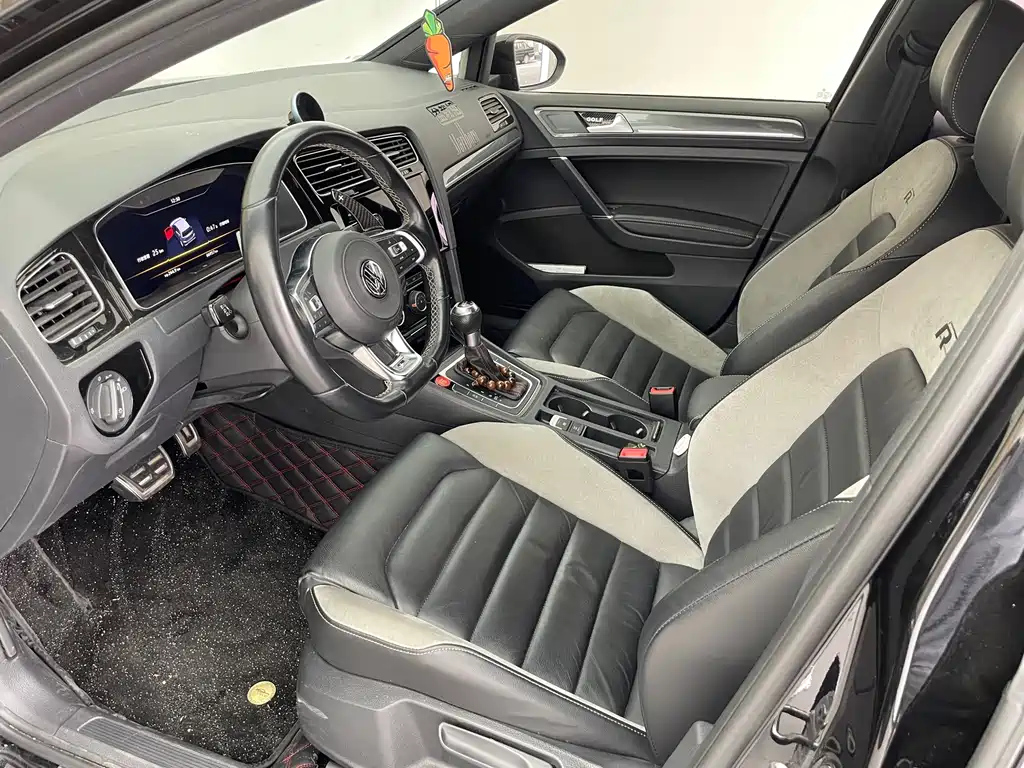 VOLKSWAGEN GOLF 2020