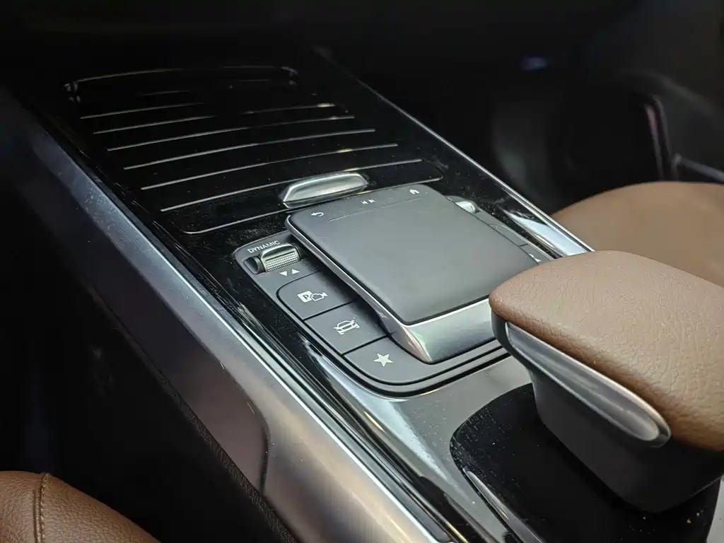 MERCEDES BENZ GLB 2021