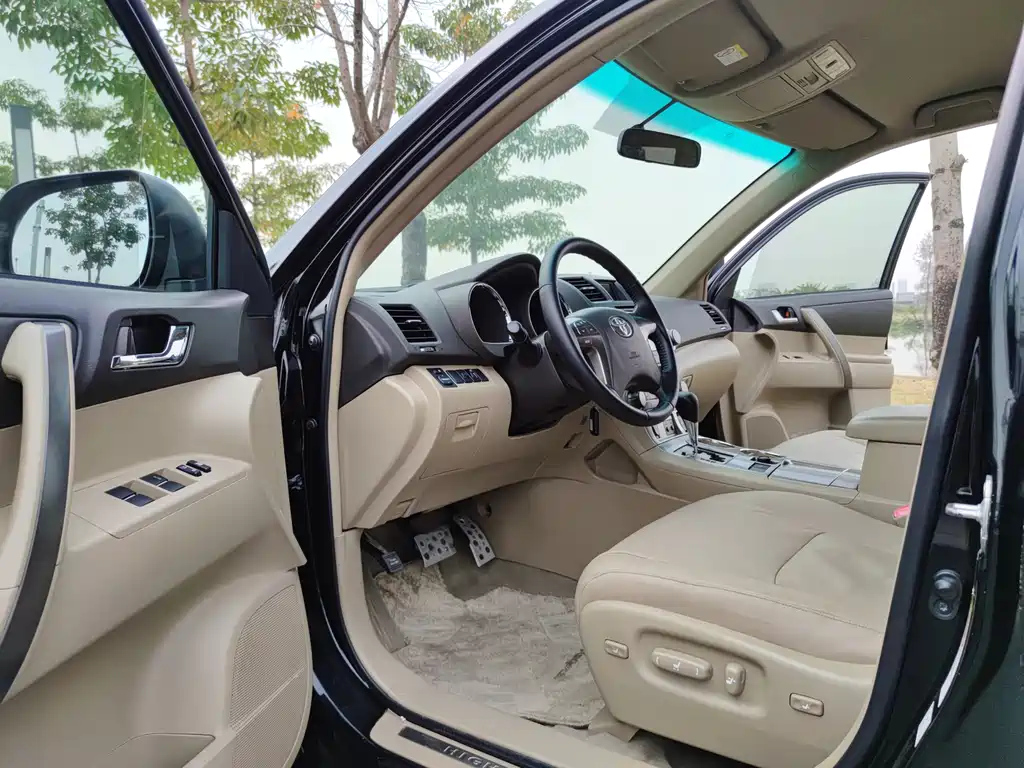 TOYOTA HIGHLANDER 2010