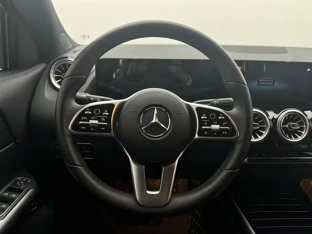 MERCEDES BENZ GLA 2021