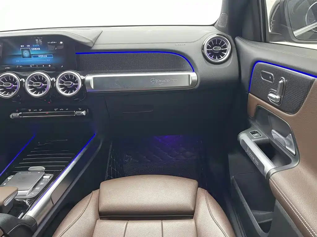 MERCEDES BENZ GLB 2021