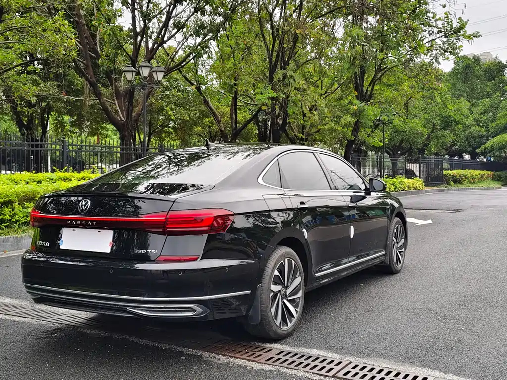 VOLKSWAGEN PASSAT 2022