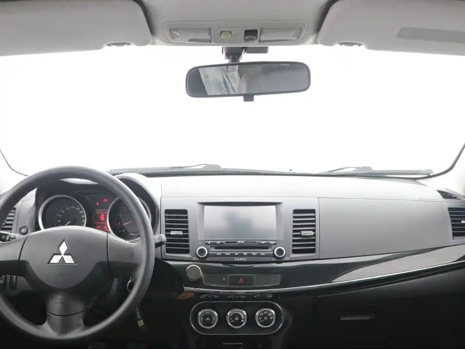 MITSUBISHI LANCER EX 2013