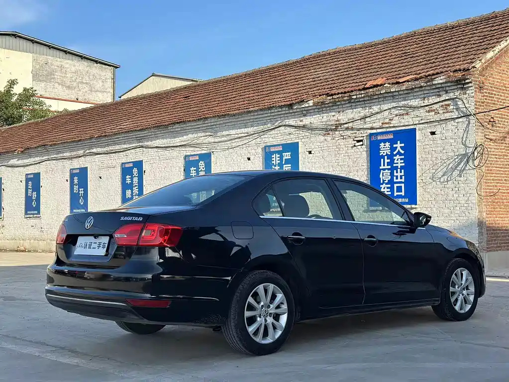 VOLKSWAGEN SAGITAR 2013