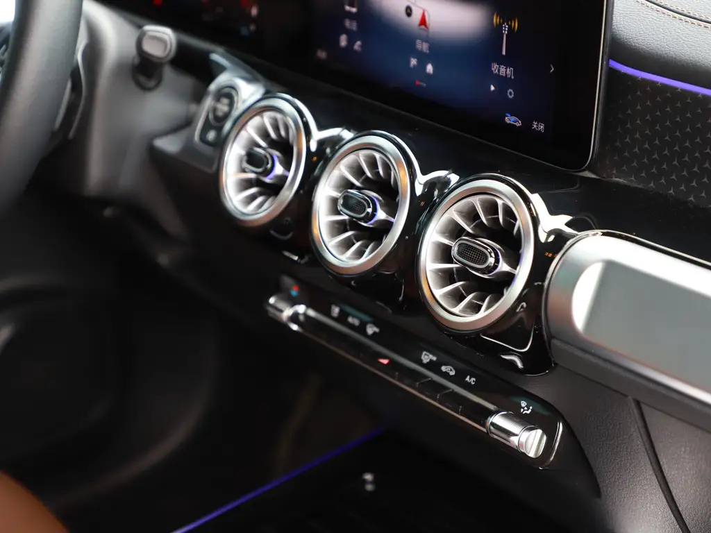 MERCEDES BENZ GLB 2024