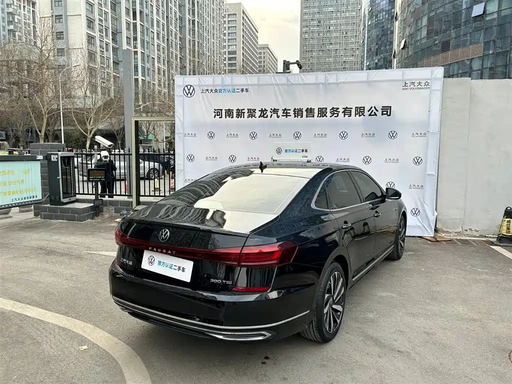 VOLKSWAGEN PASSAT 2023