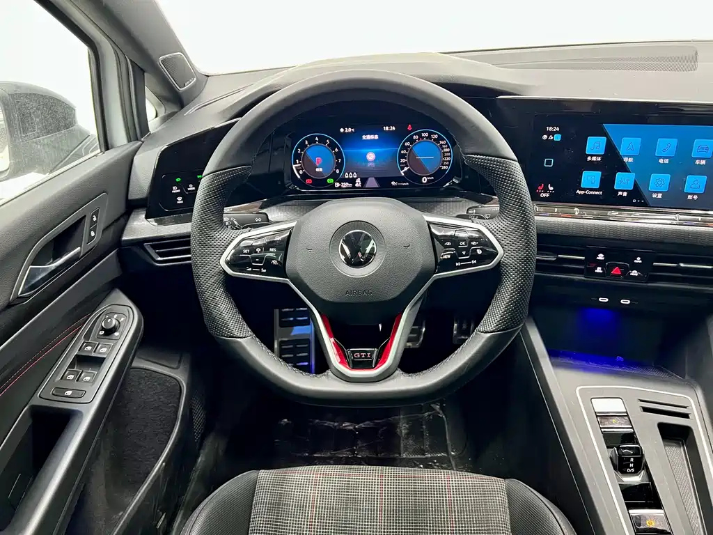 VOLKSWAGEN GOLF 2022
