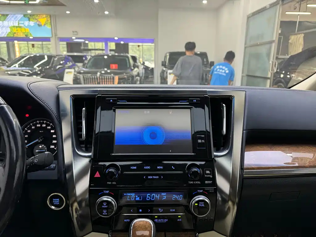 TOYOTA ALPHARD 2017