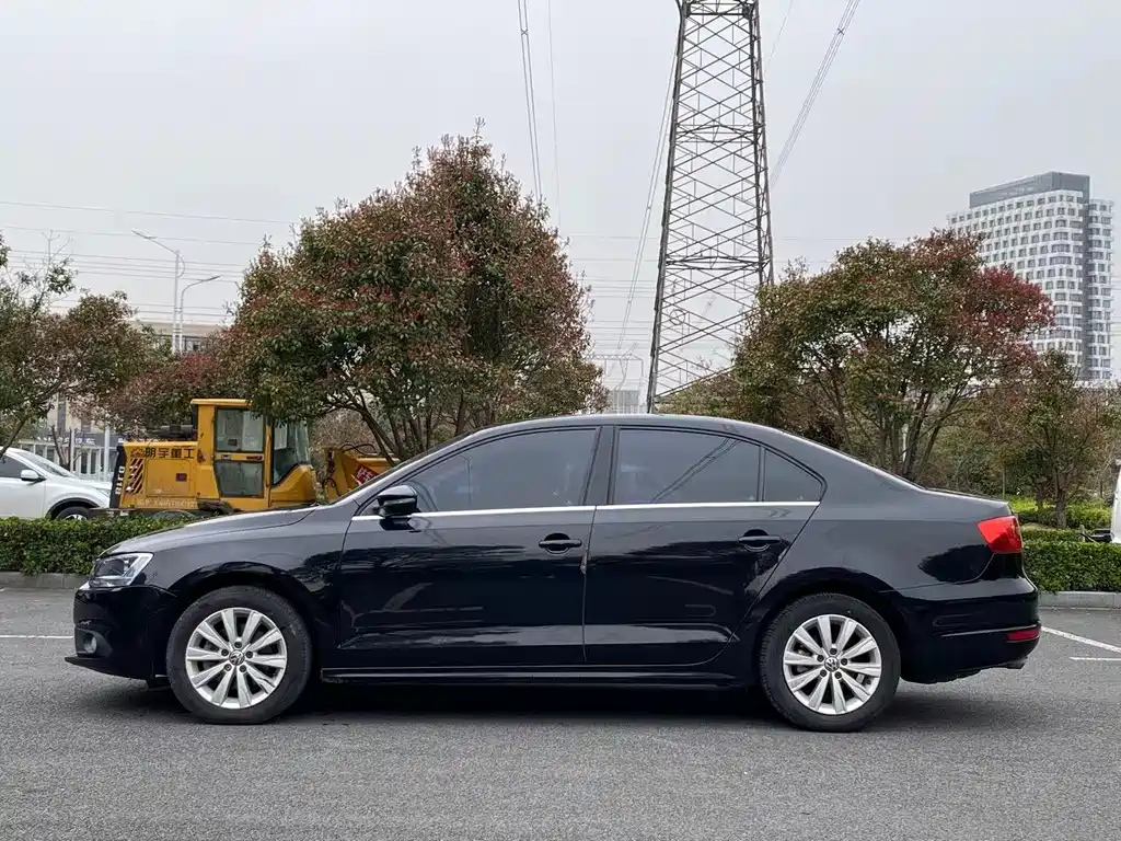 VOLKSWAGEN SAGITAR 2014