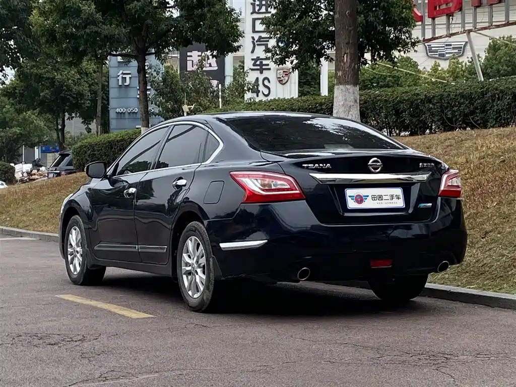 NISSAN TEANA 2015