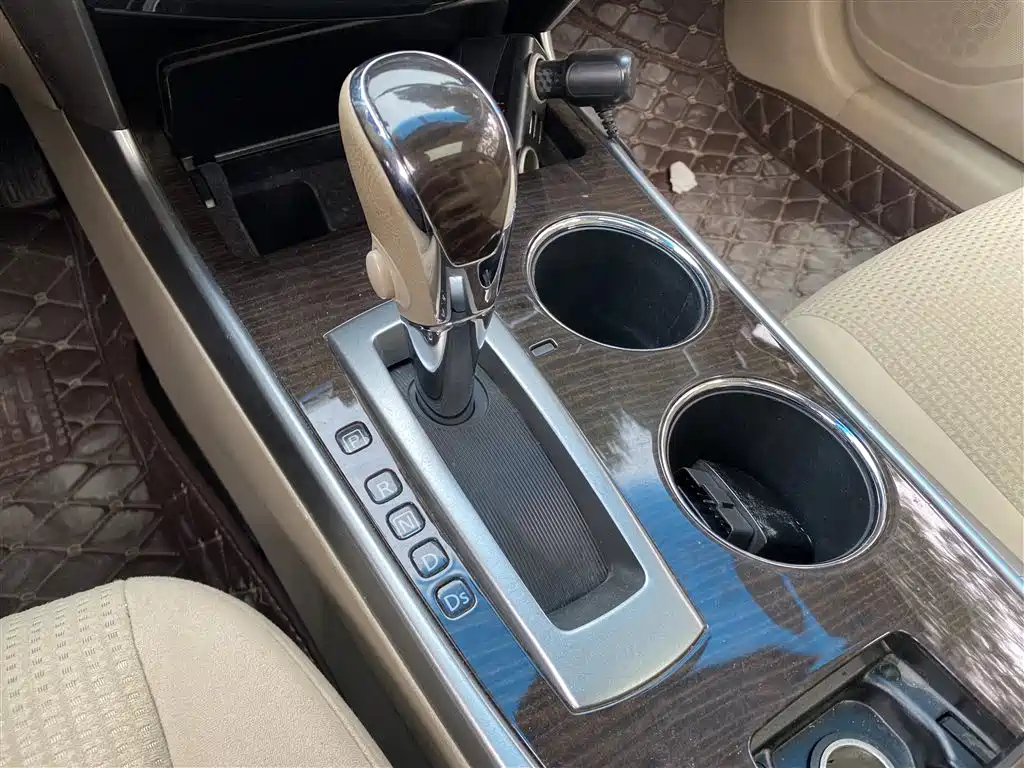 NISSAN TEANA 2015