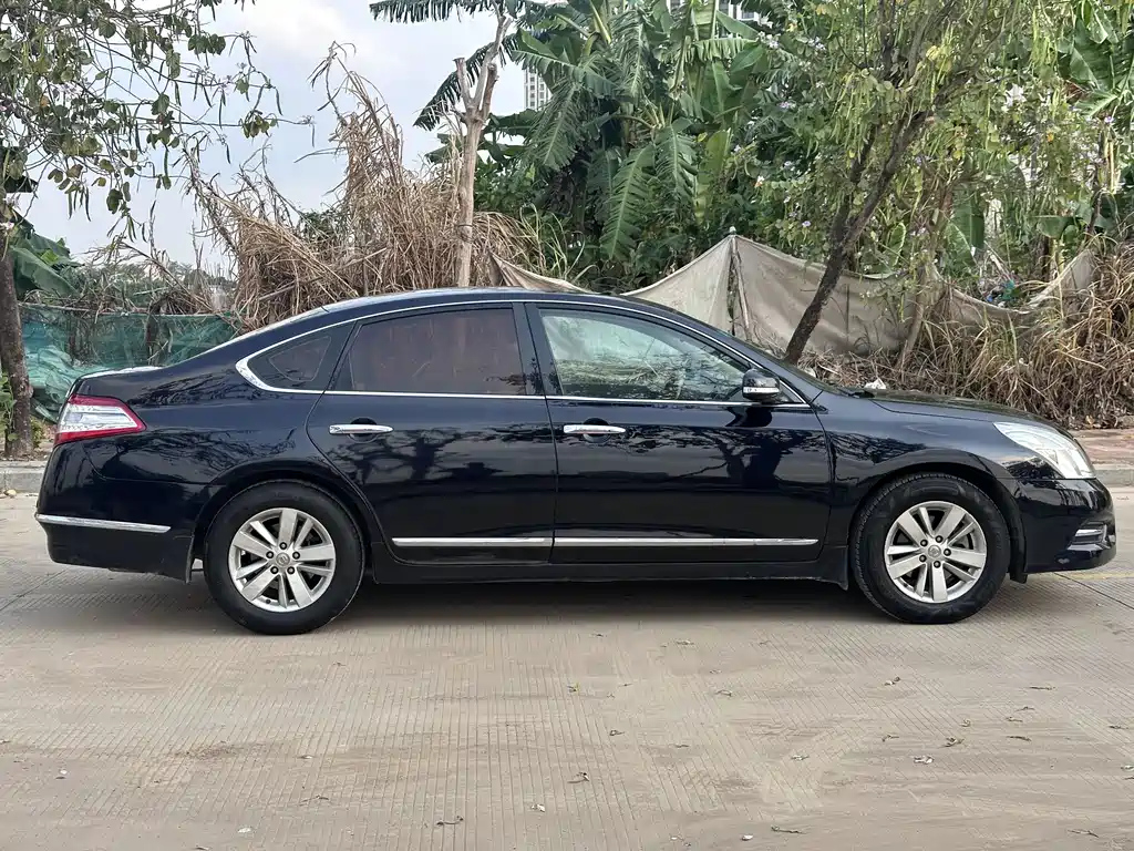 NISSAN TEANA 2011