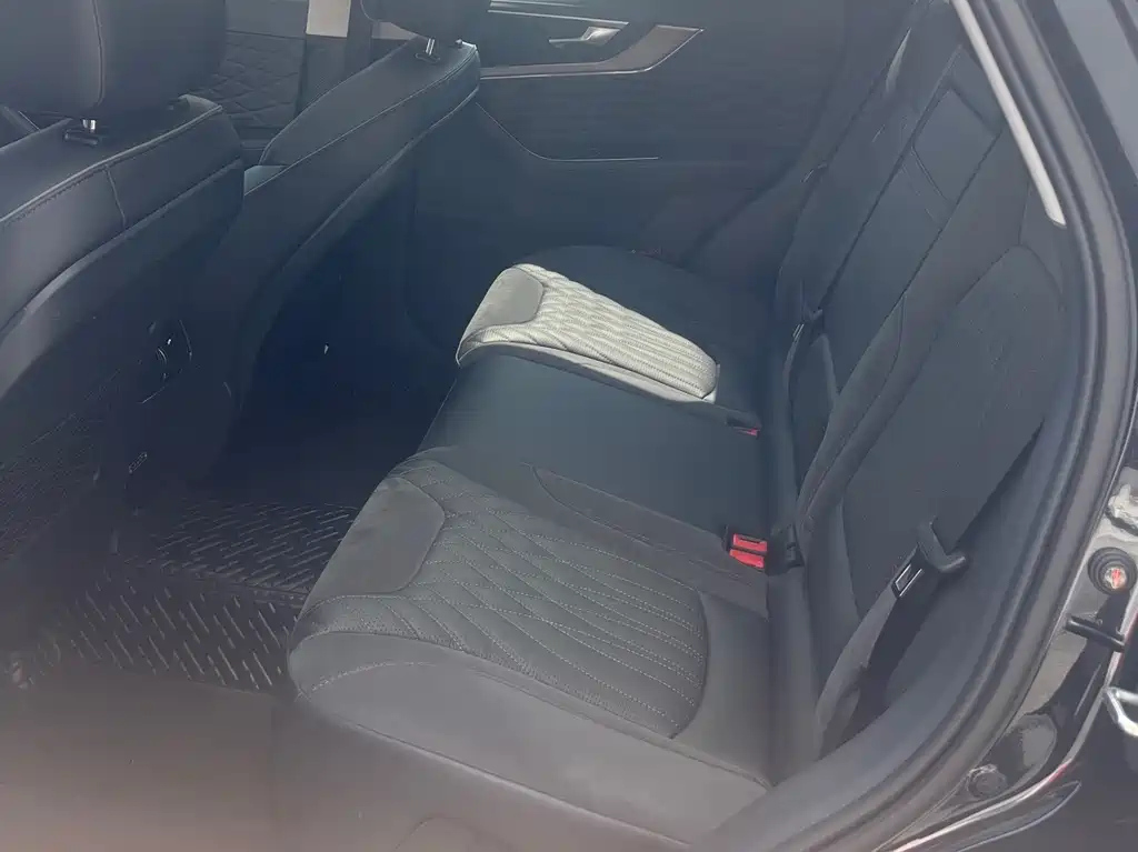 HONGQI HS5 2023