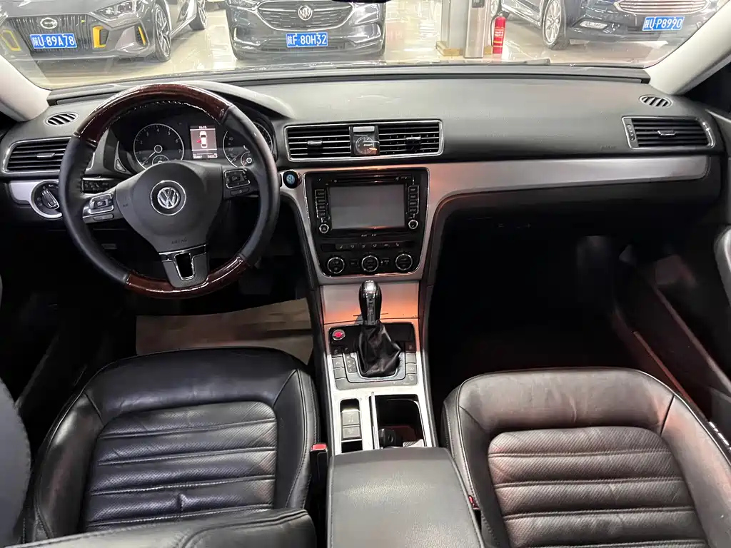 VOLKSWAGEN PASSAT 2015