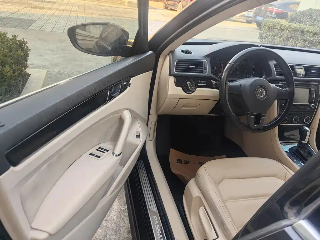 VOLKSWAGEN PASSAT 2013
