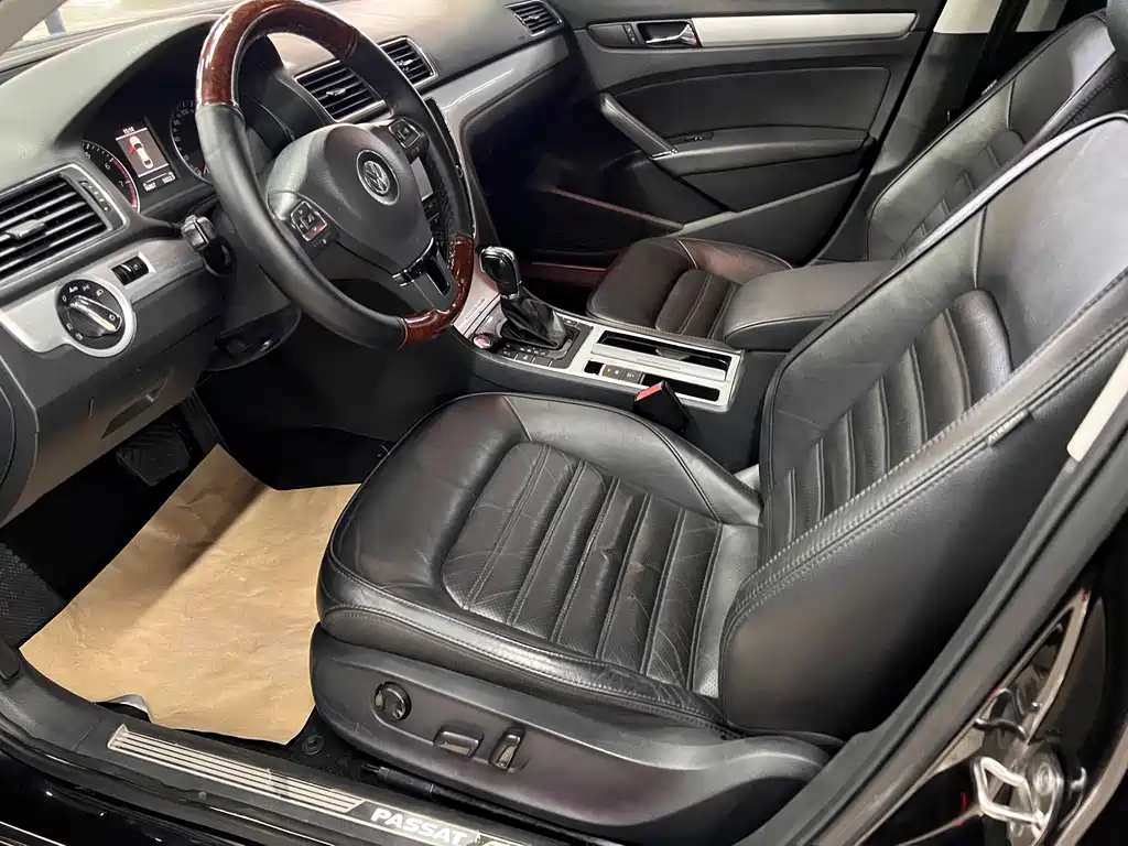VOLKSWAGEN PASSAT 2015