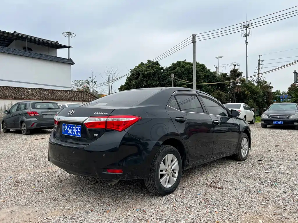 TOYOTA COROLLA 2015