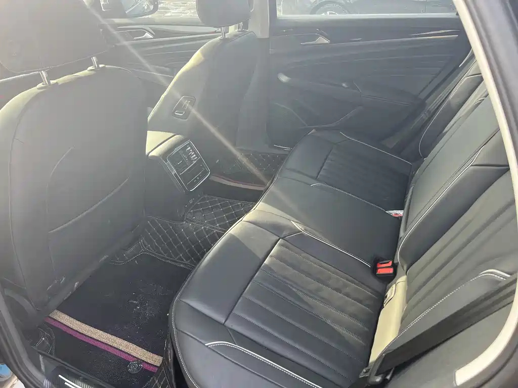 VOLKSWAGEN PASSAT 2022