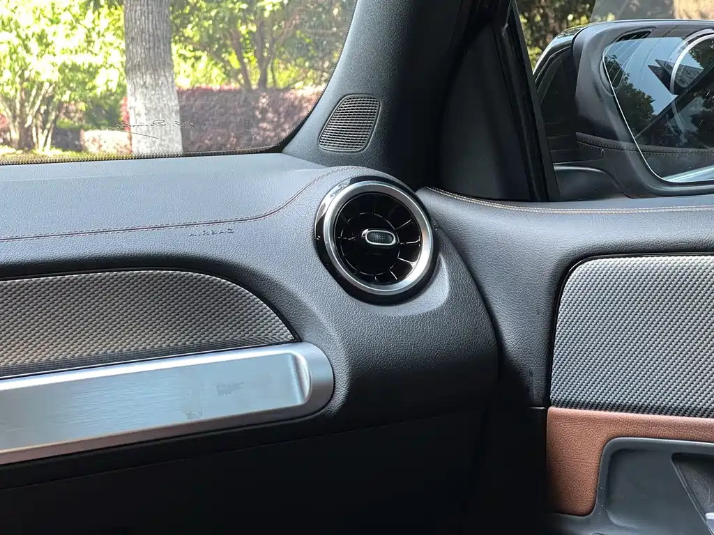 MERCEDES BENZ GLB 2024