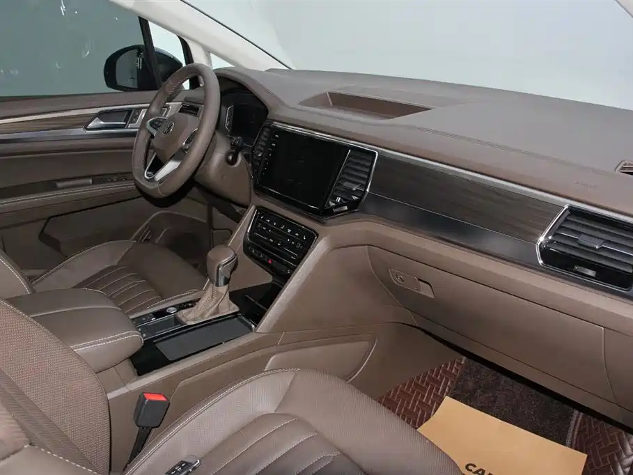 VOLKSWAGEN VILORAN 2022