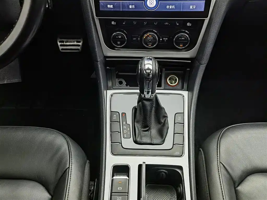 VOLKSWAGEN PASSAT 2015