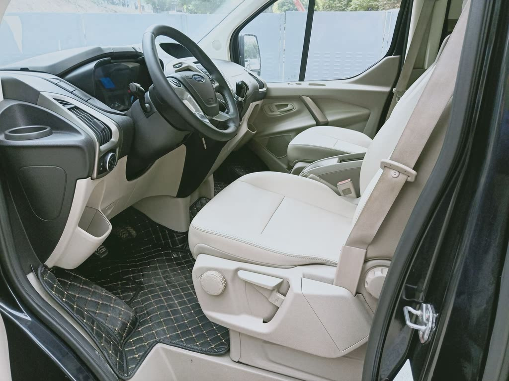 FORD TOUREO 2016