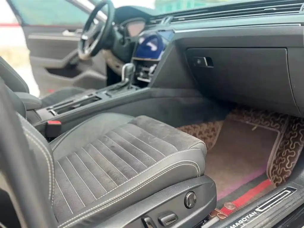VOLKSWAGEN MAGOTAN 2020