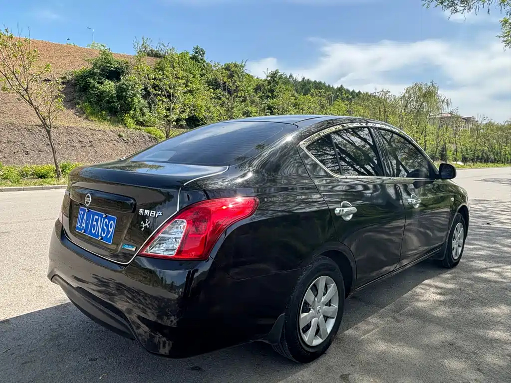 NISSAN SUNNY 2017