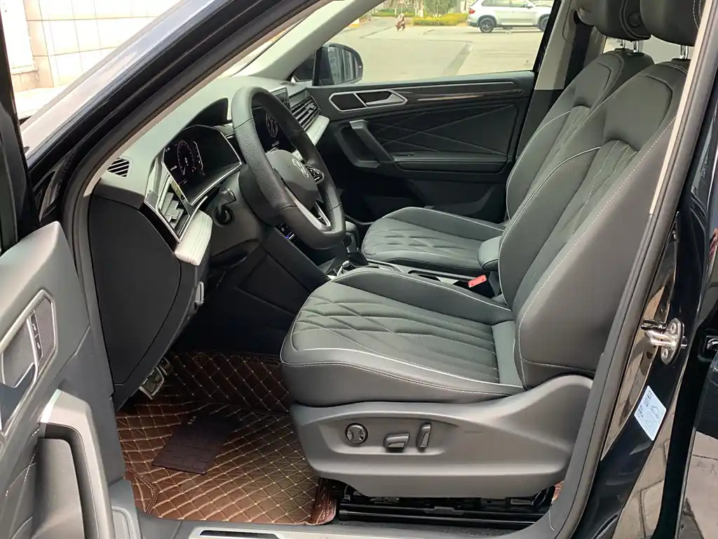 VOLKSWAGEN TIGUAN L 2022