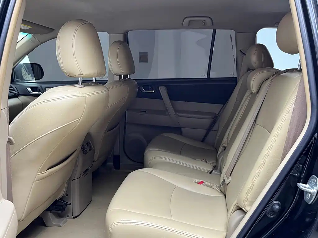 TOYOTA HIGHLANDER 2013