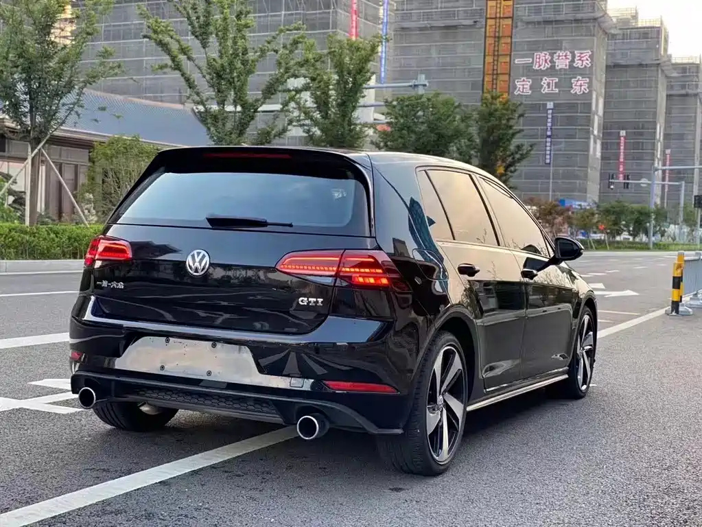 VOLKSWAGEN GOLF 2018