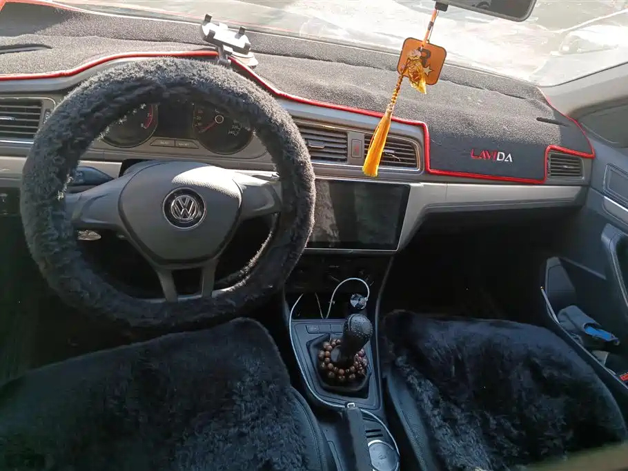 VOLKSWAGEN LAVIDA 2016
