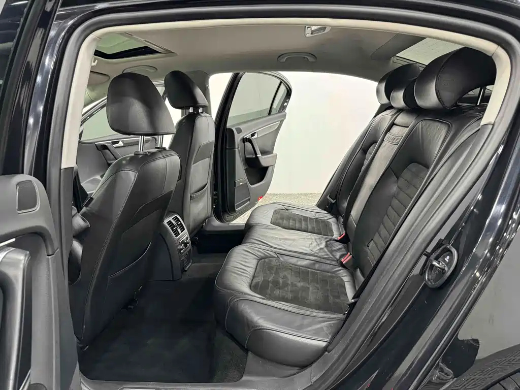 VOLKSWAGEN MAGOTAN 2012