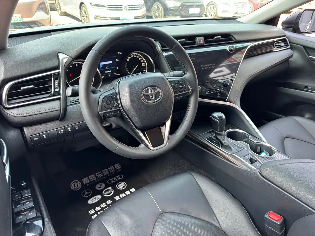 TOYOTA CAMRY 2019