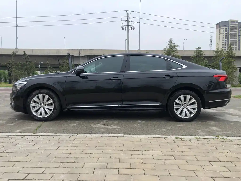 VOLKSWAGEN PASSAT 2020