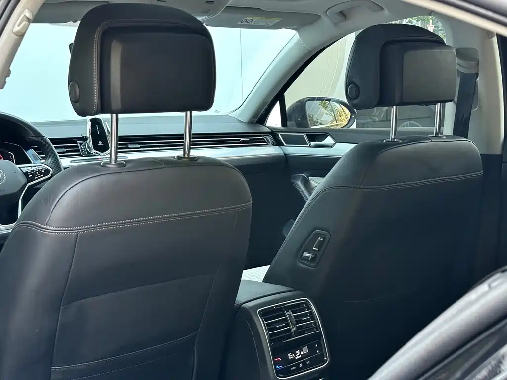 VOLKSWAGEN MAGOTAN 2023